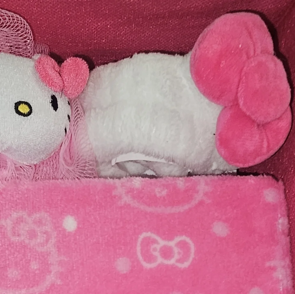 Hello Kitty Girls 3PC Spa Bath Set Spa Headband, Spa Wrap, And Mesh Sponge NIB